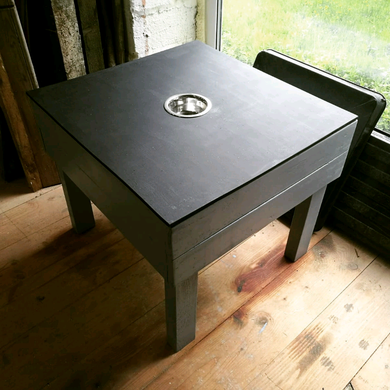 sandpit table with lid